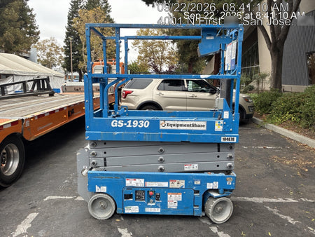 2020 Genie GS-1930 Solid Non Marking Tires, Beacon, Folding rails with half height swing gate, 800W Inverter