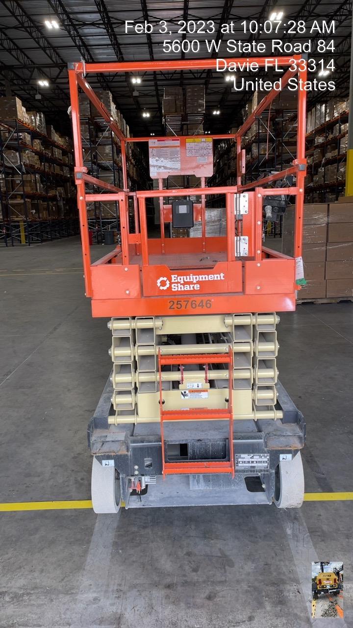 2022 JLG ES3246