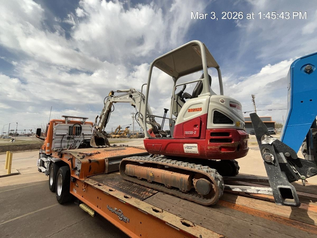 2022 TAKEUCHI TB235-2R