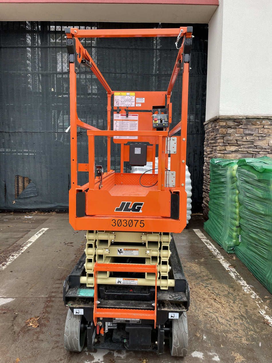 2023 JLG ES1932