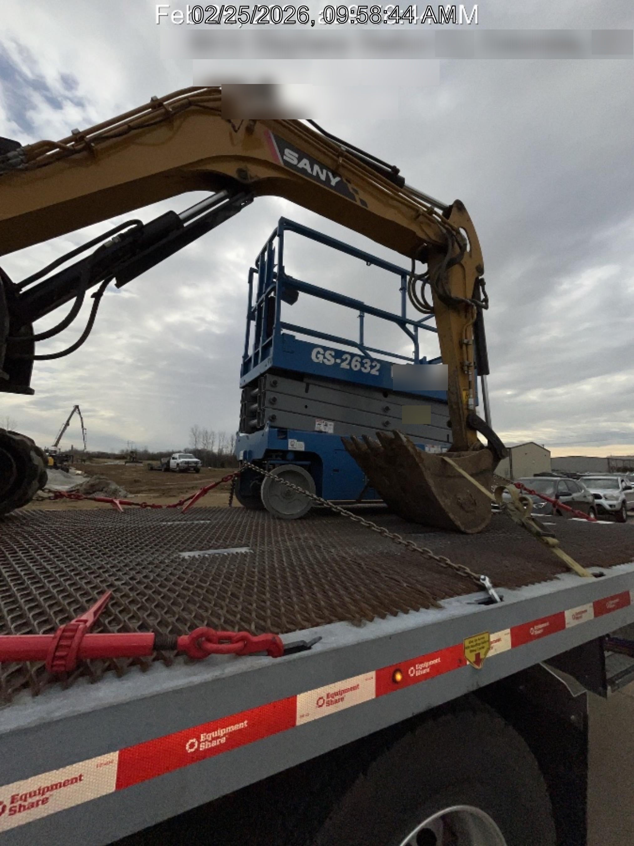 2019 Genie GS-2632 Folding rails with half height swing gate