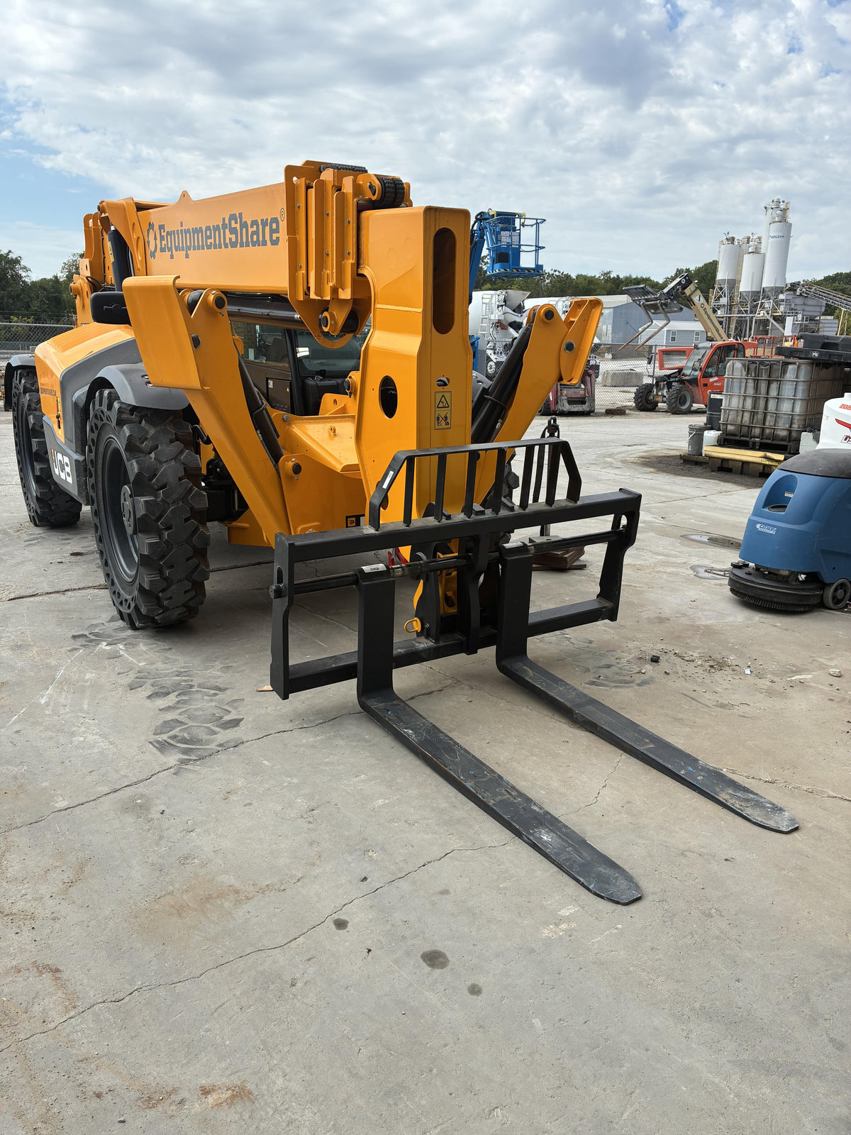 2026 JCB 512-56