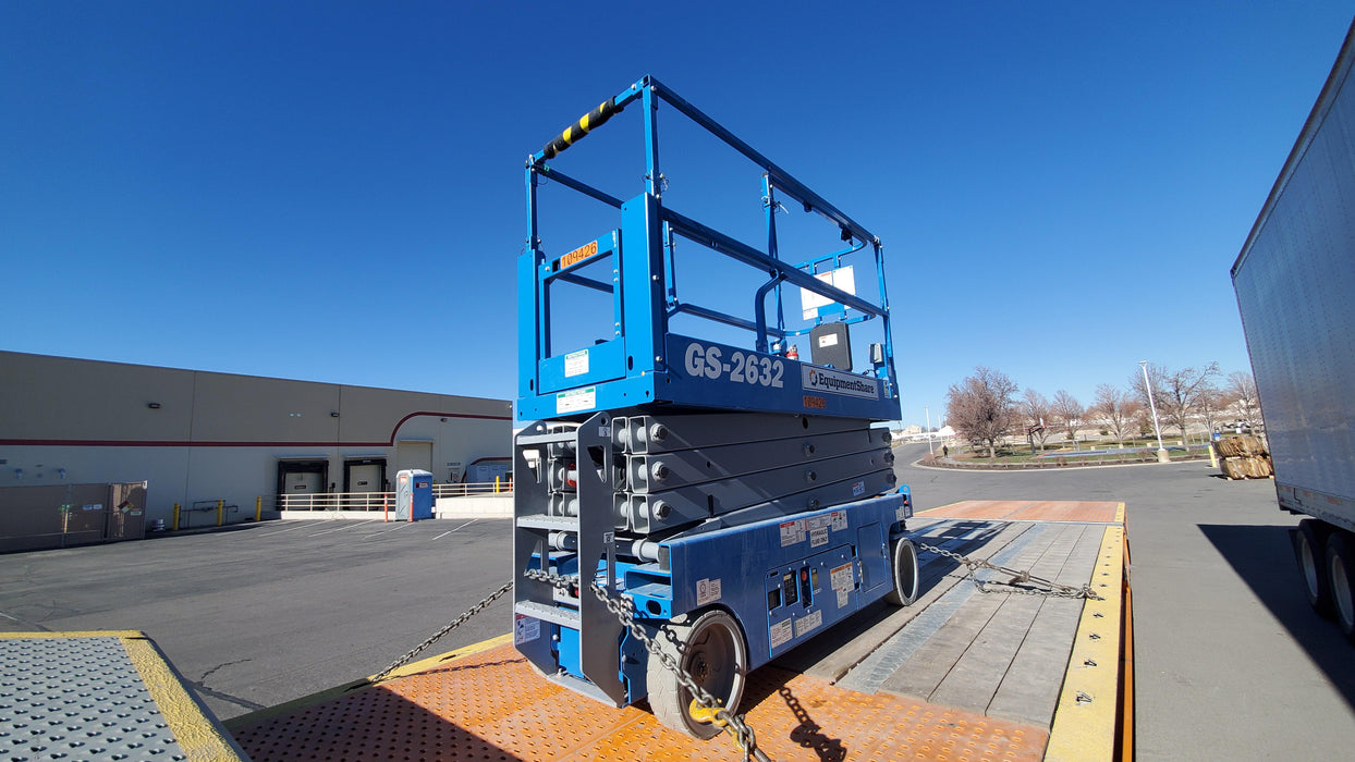 2020 Genie GS-2632 Solid NM Tires, Folding Rails with Half-Height Swing Gate, Beacon