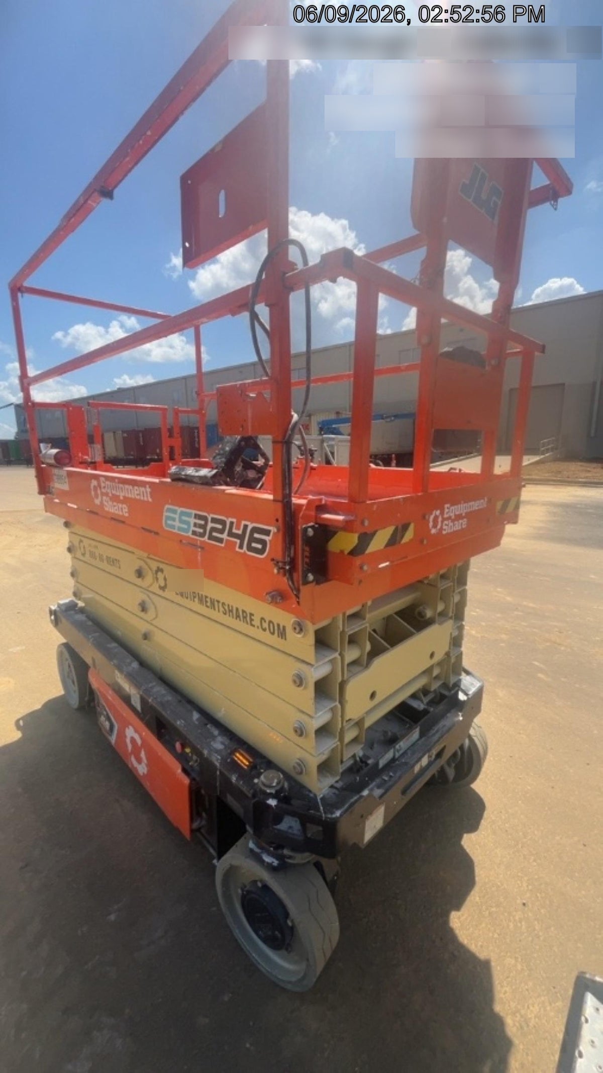 2022 JLG ES3246