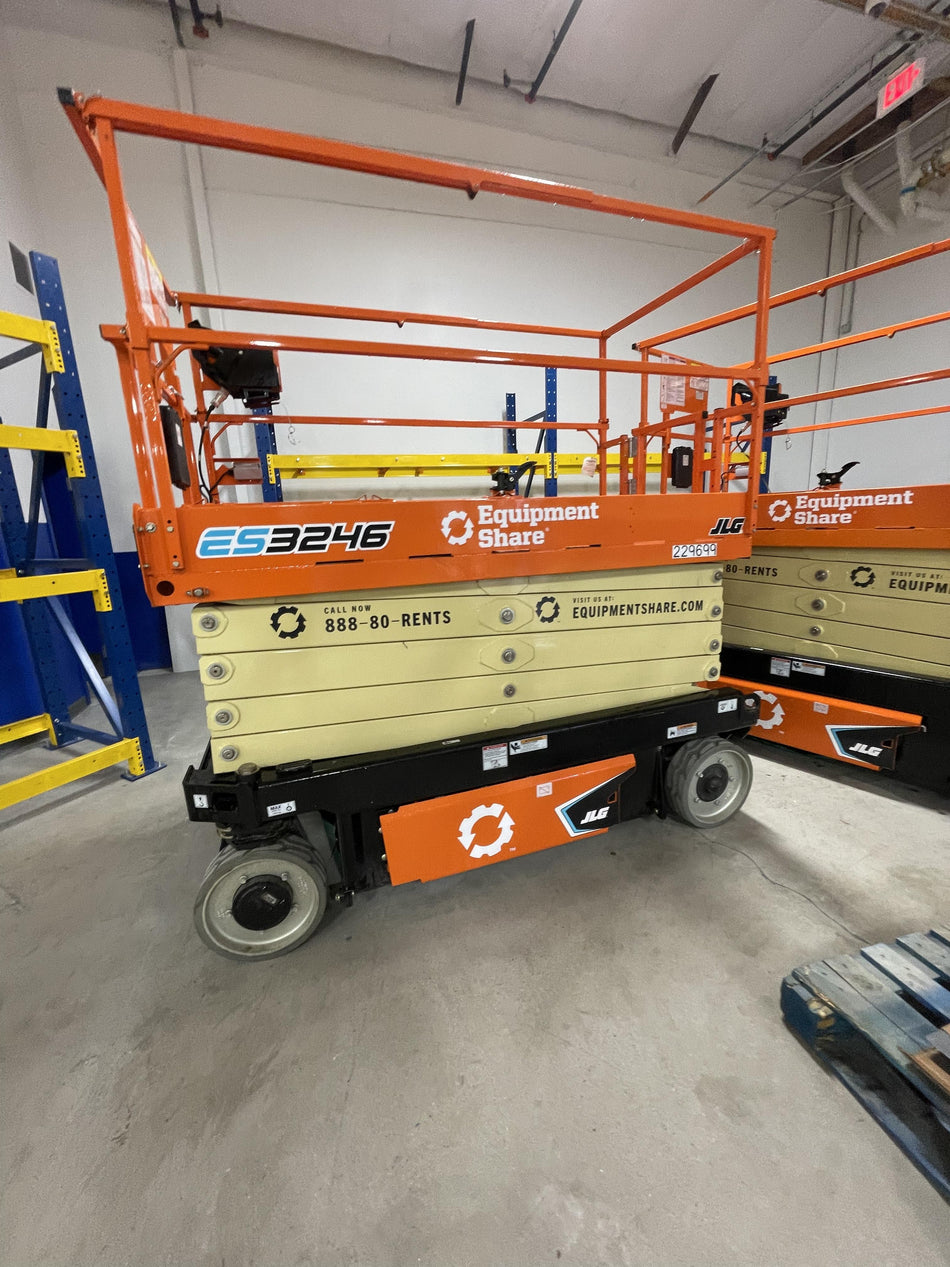 2022 JLG ES3246