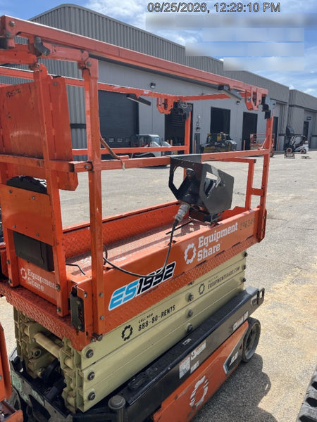 2023 JLG ES1932