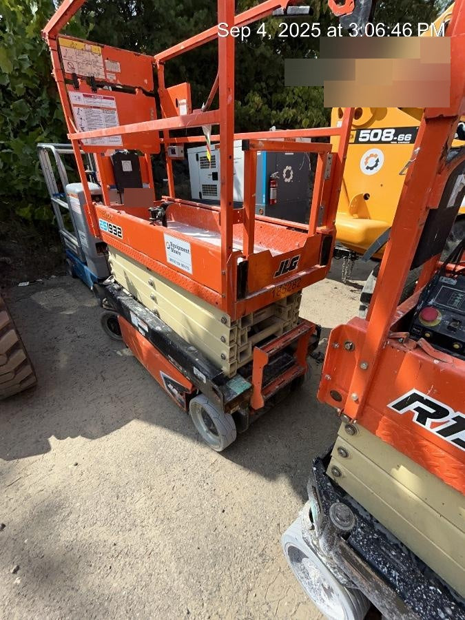 2021 JLG ES1932
