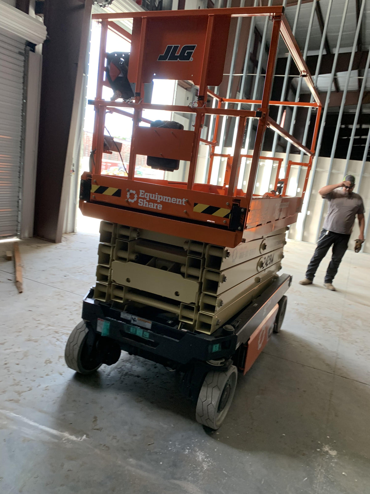 2022 JLG ES3246
