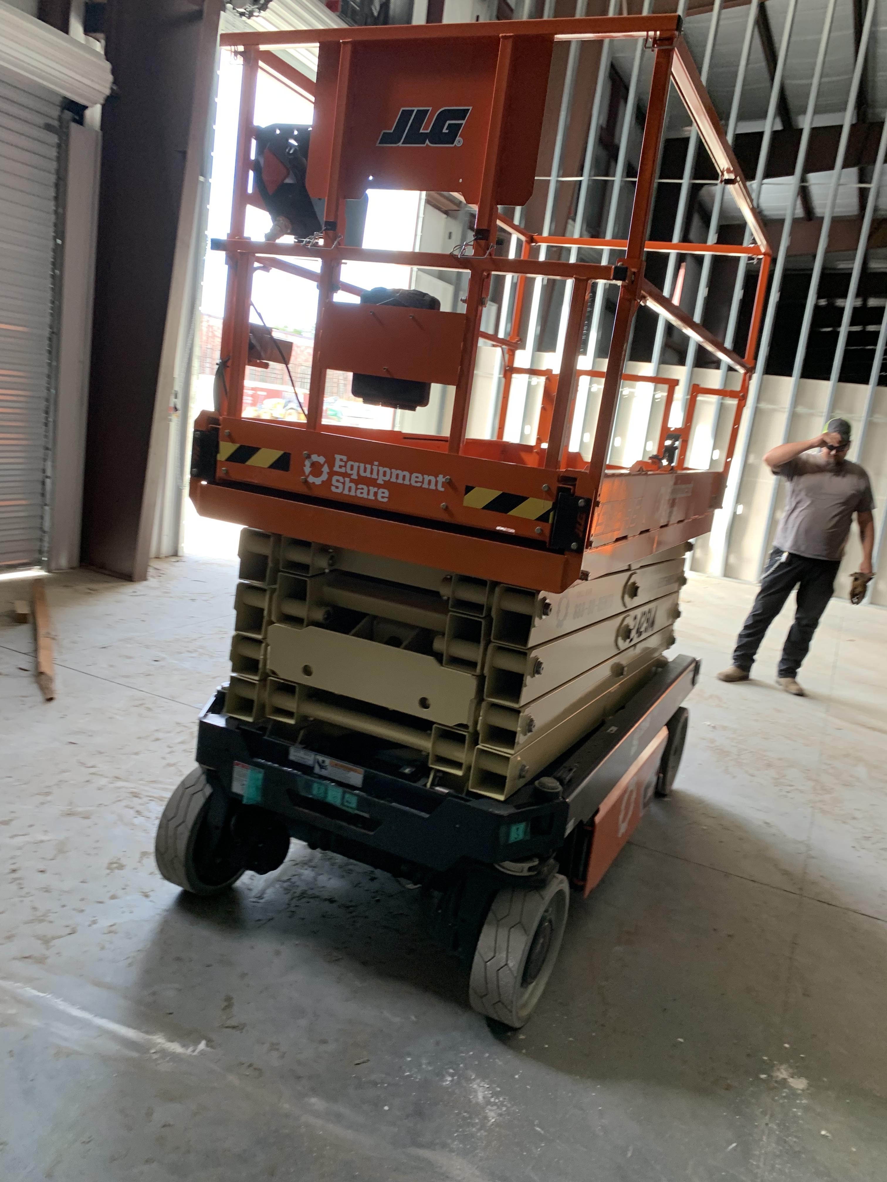 2022 JLG ES3246