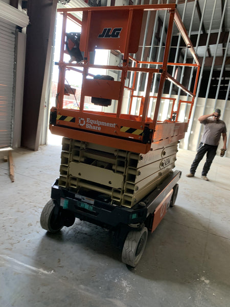 2022 JLG ES3246