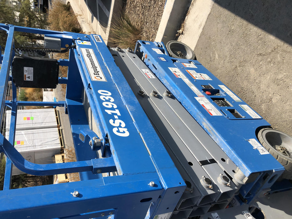 2020 Genie GS-1930 Solid Non Marking Tires, Beacon, Folding rails with half height swing gate, 800W Inverter