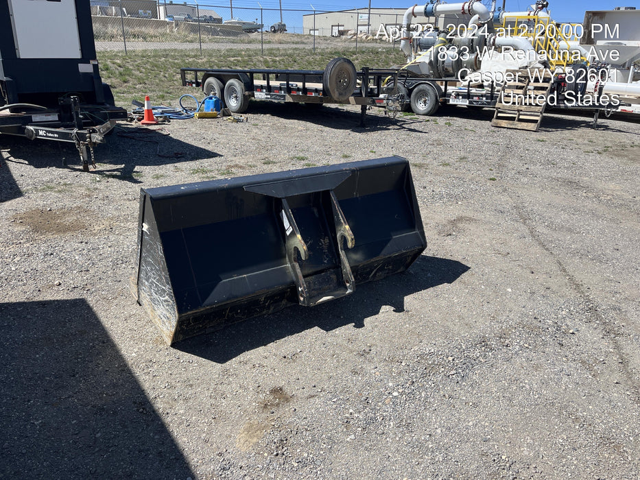 2016 SKYTRAK 70" Bucket, Telehandler 6k-7k