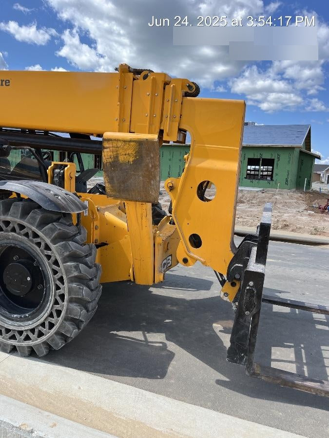 2023 JCB 510-56
