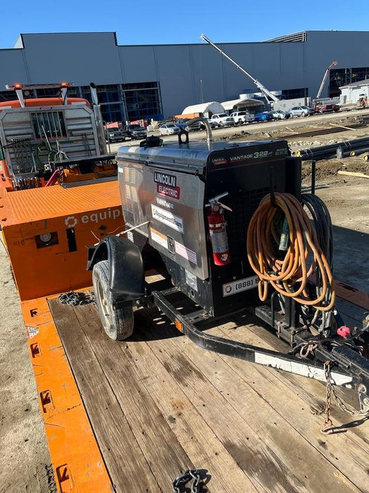 2019 Lincoln Electric Vantage 322 Welder Ready-Pak 3, Two wheel trailer, Fender and Light kit, Cable Rack