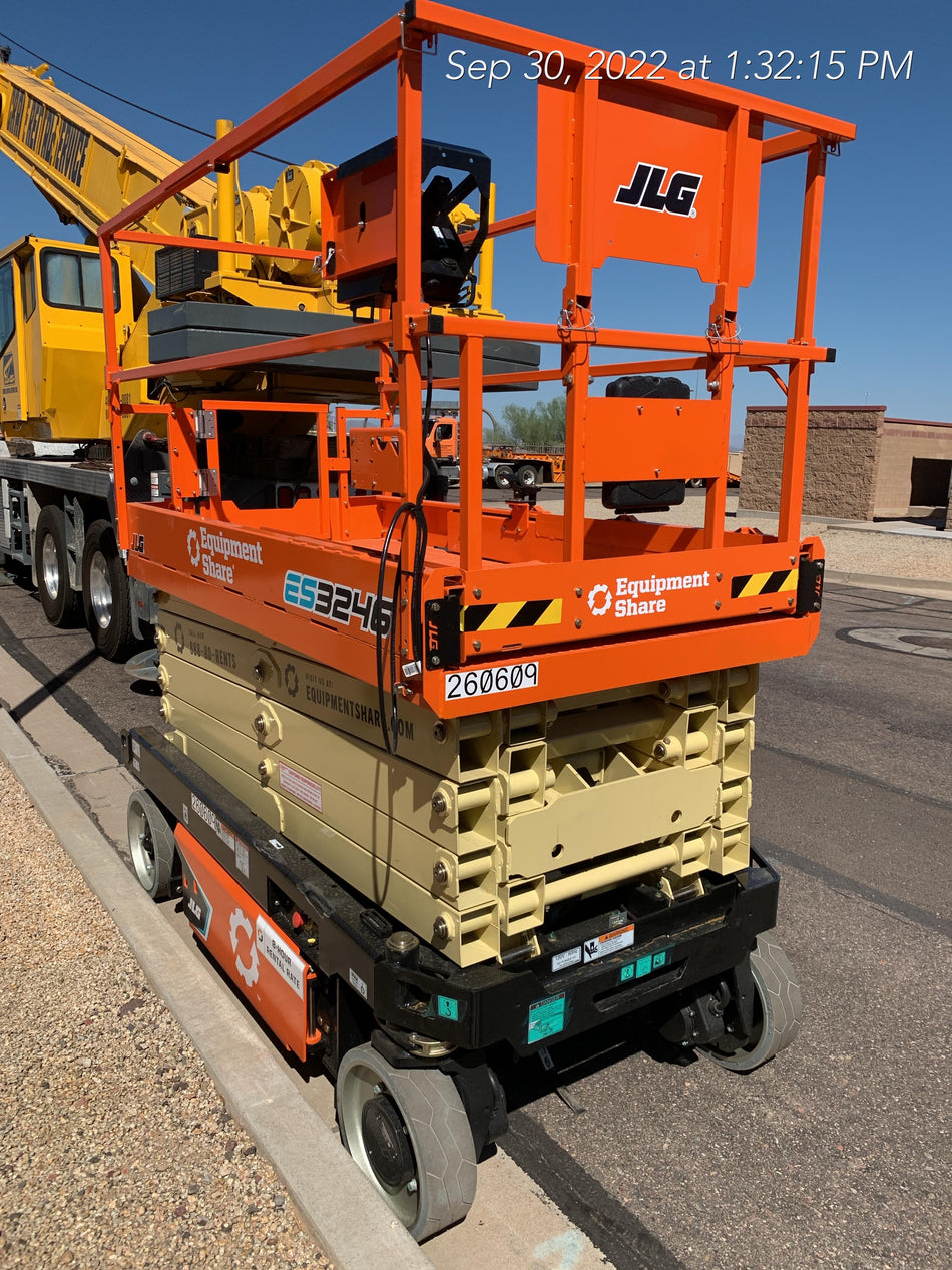 2022 JLG ES3246