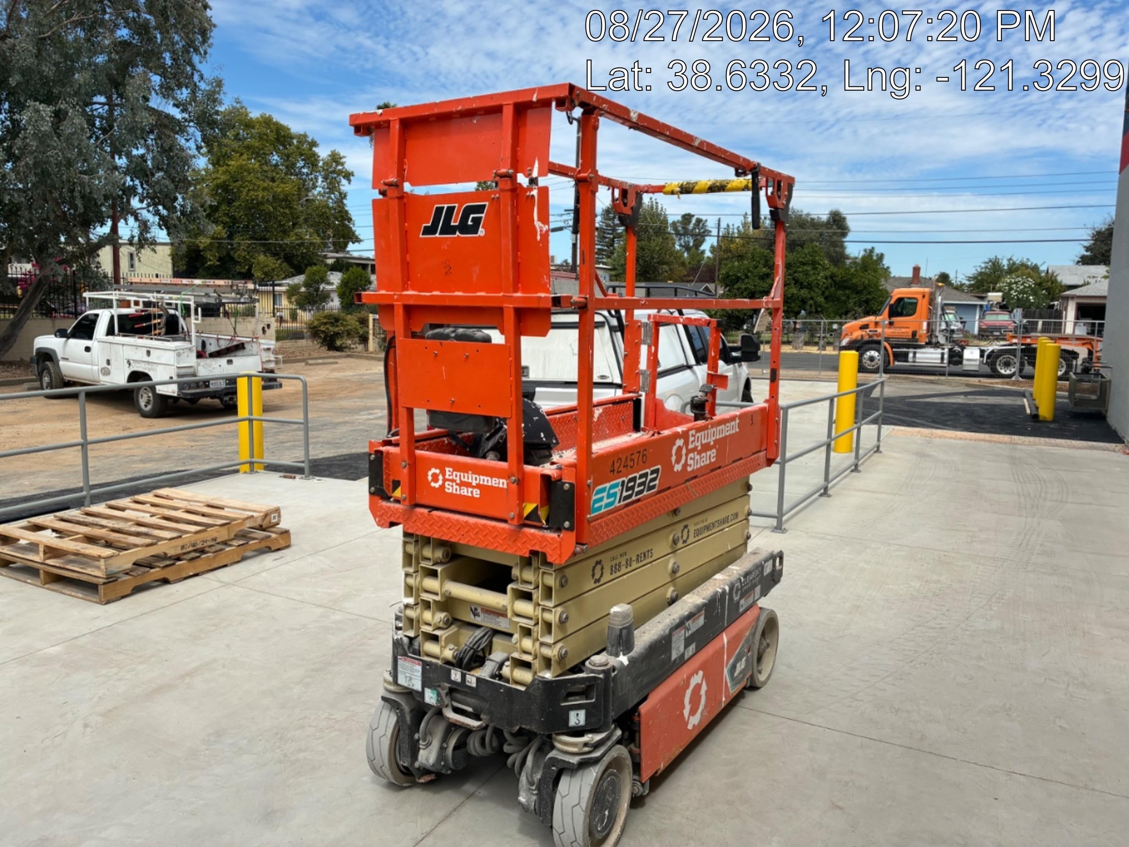 2024 JLG ES1932