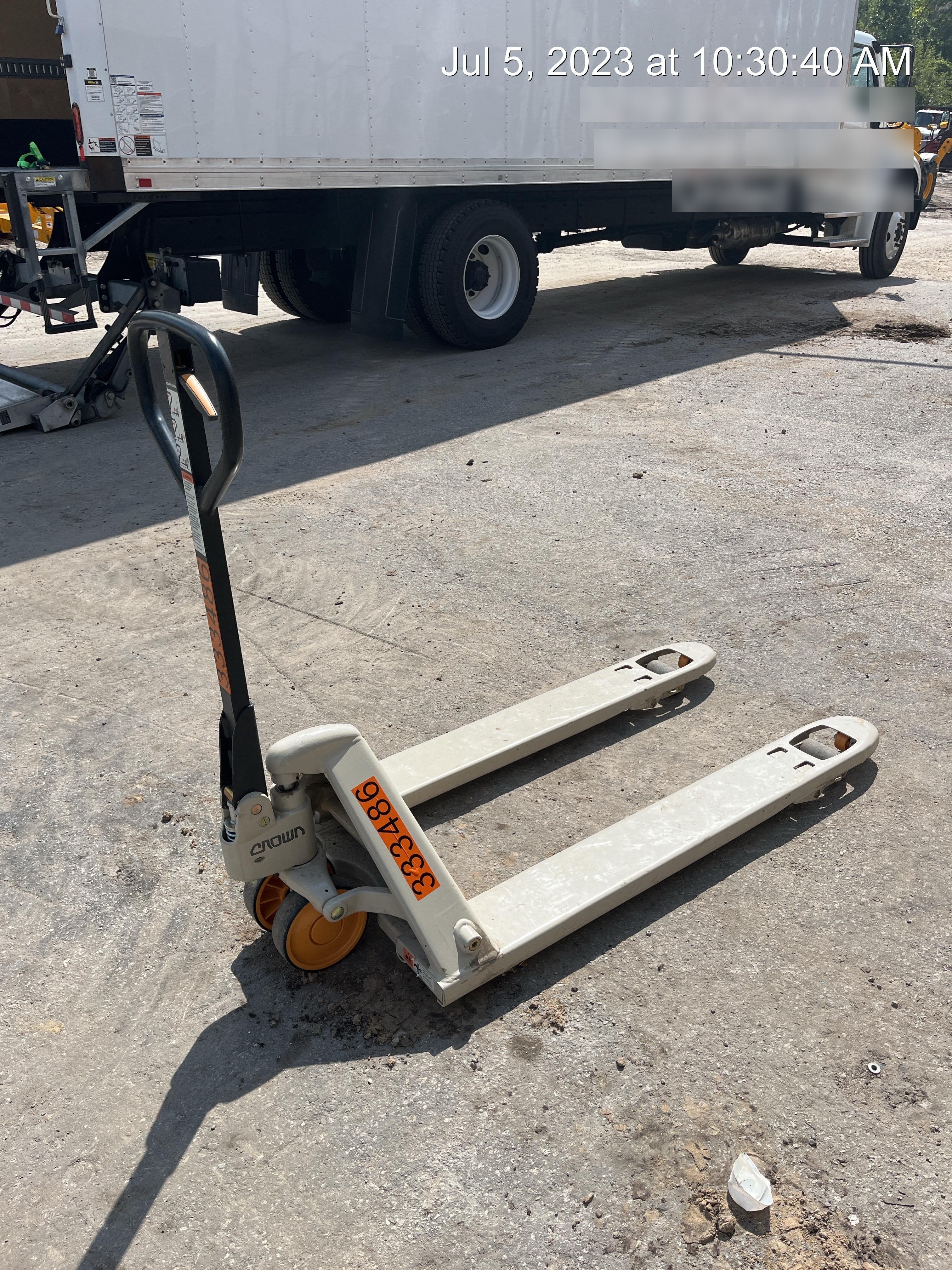2023 CROWN 5,500lb Manual Pallet Jack - Crown