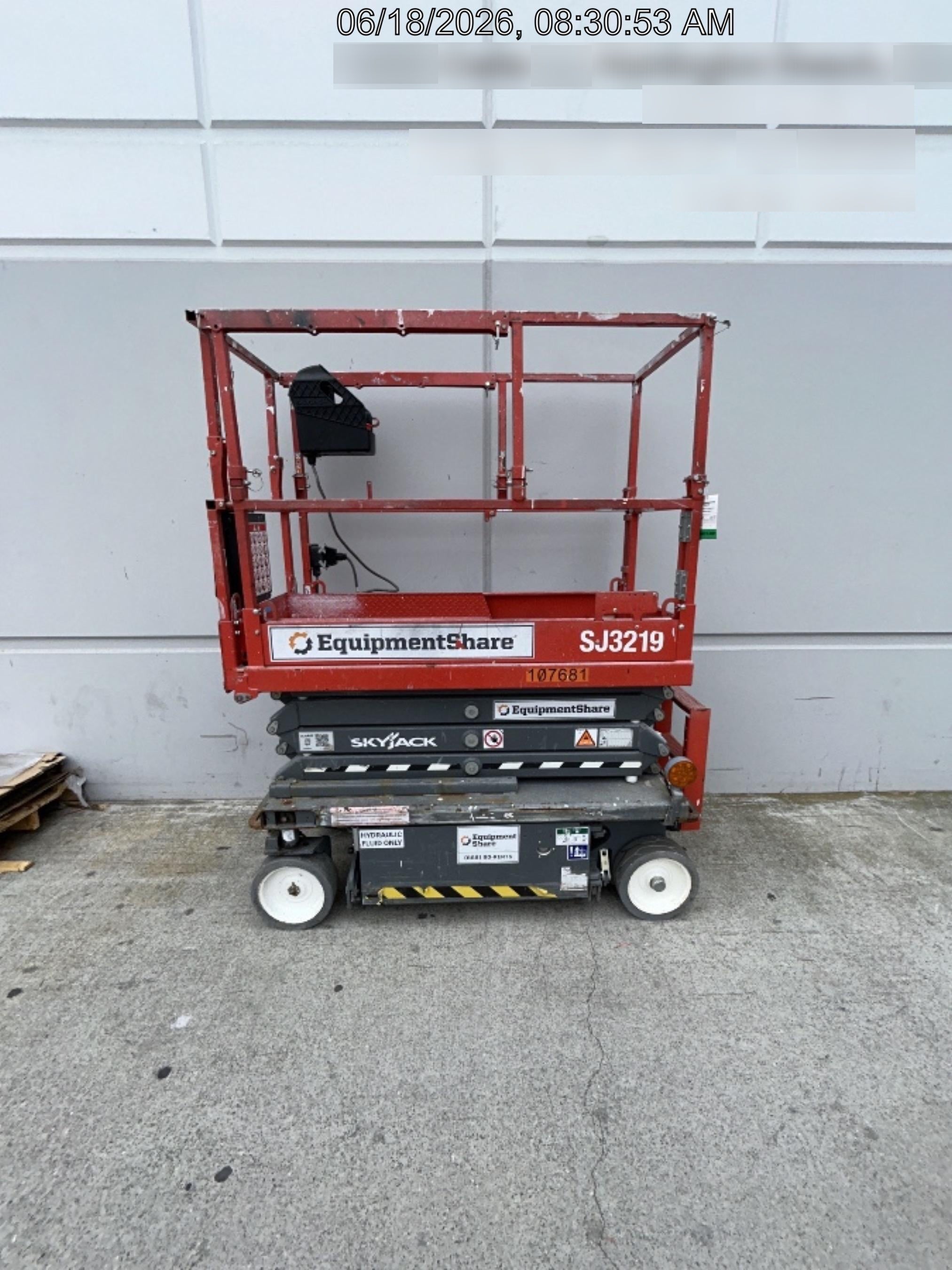 2020 Skyjack SJIII-3219 Solid NM Tires, Half height spring hinged entry gate, Dual Beacons, 800W Inverter