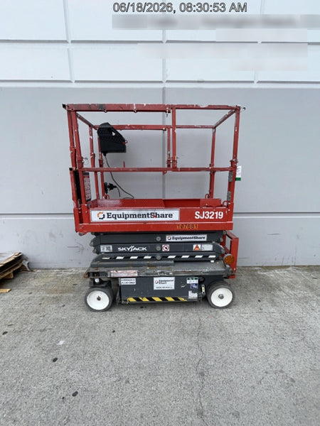 2020 Skyjack SJIII-3219 Solid NM Tires, Half height spring hinged entry gate, Dual Beacons, 800W Inverter