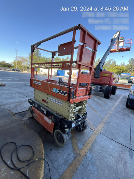 2022 JLG ES1932