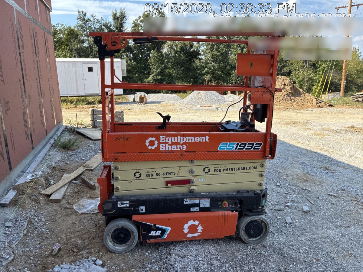 2023 JLG ES1932