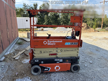 2023 JLG ES1932