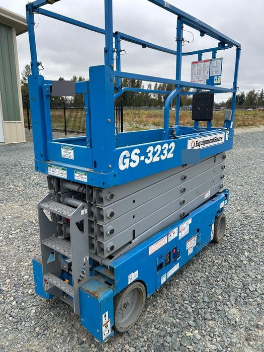 2020 Genie GS-3232 Standard, Folding half height swing gate, 800W Inverter