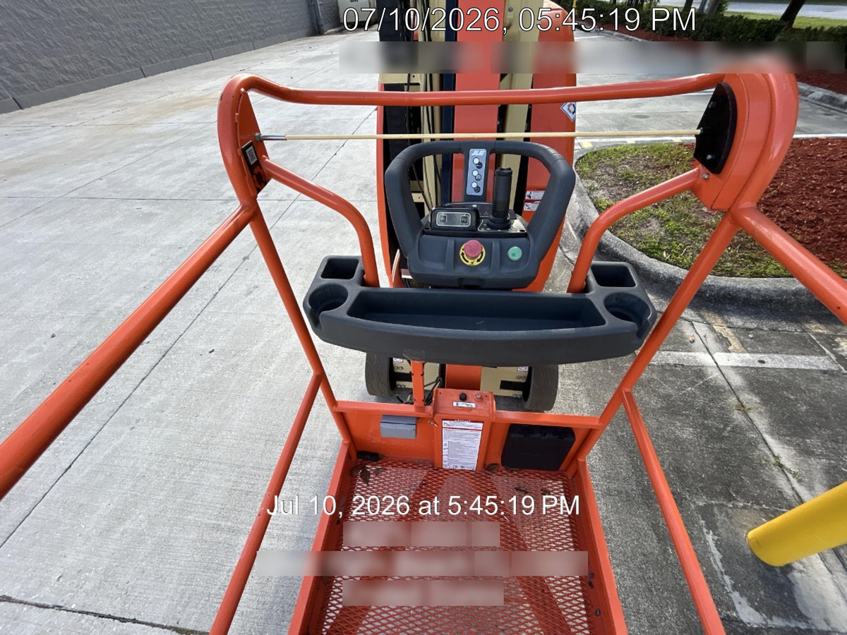 2022 JLG 26E