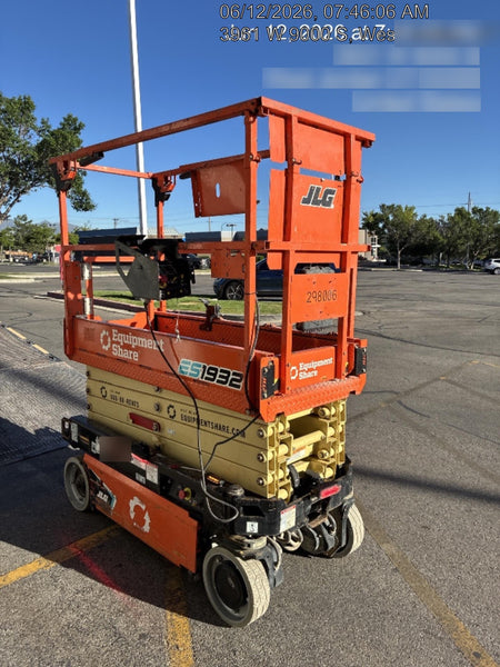 2023 JLG ES1932