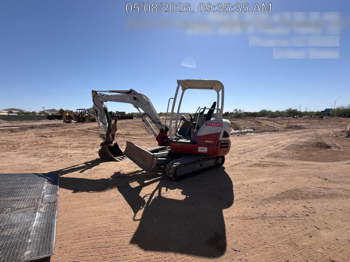 2022 TAKEUCHI TB235-2R