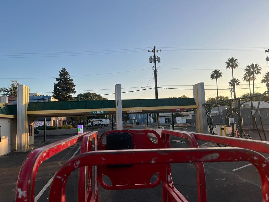 2020 MEC 1330SE Solid NM Tires, Steel Swing out Doors, LCS, Beacon, 900W Inverter