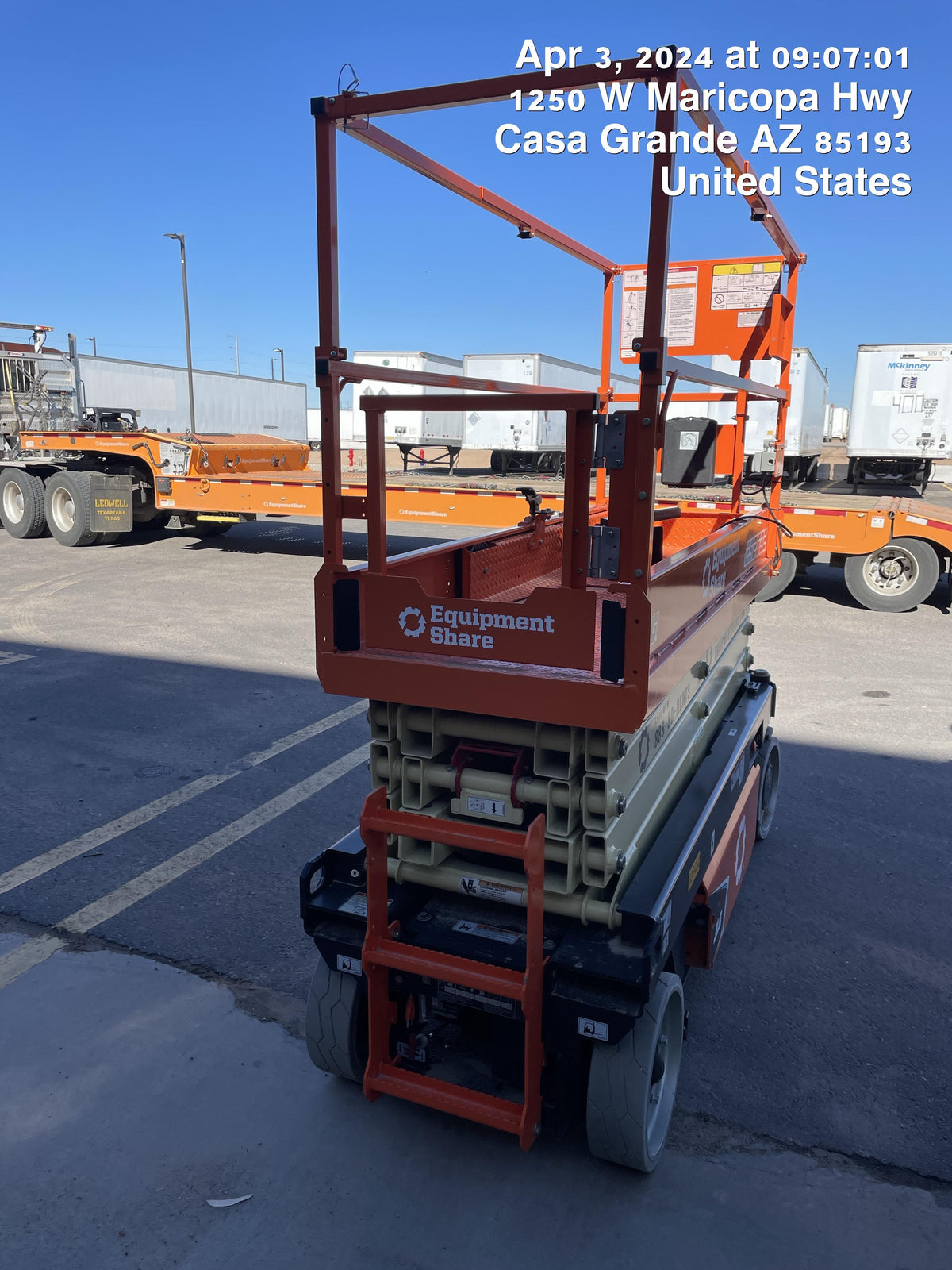 2023 JLG ES2632