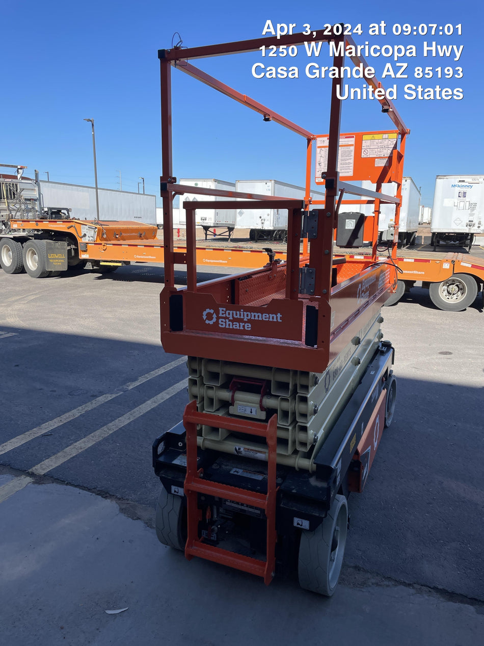 2023 JLG ES2632