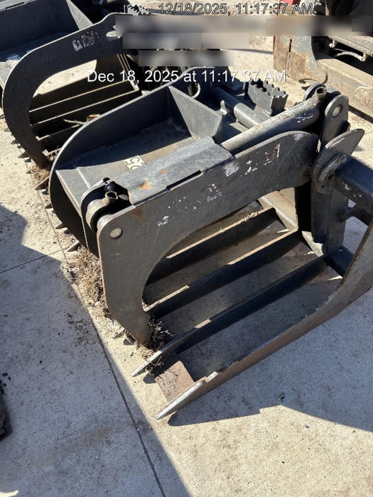 2015 CASE Grapple Bucket Skid Steer - Case