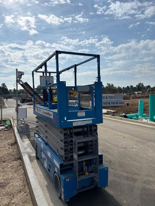 2019 Genie GS-3232 Folding rails with half height swing gate, 800 Amp Inverter