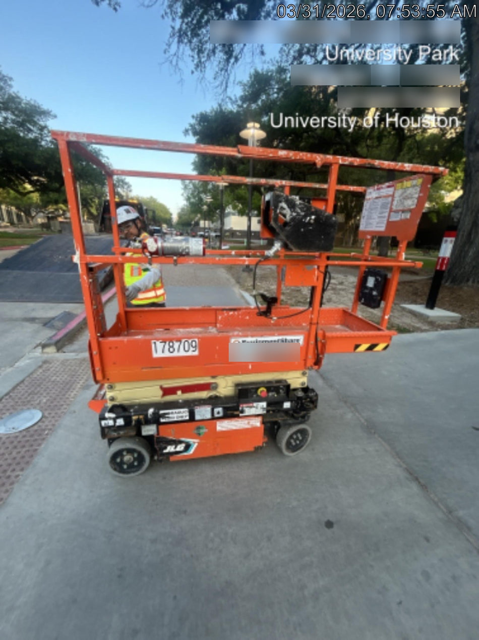 2021 JLG ES1330L