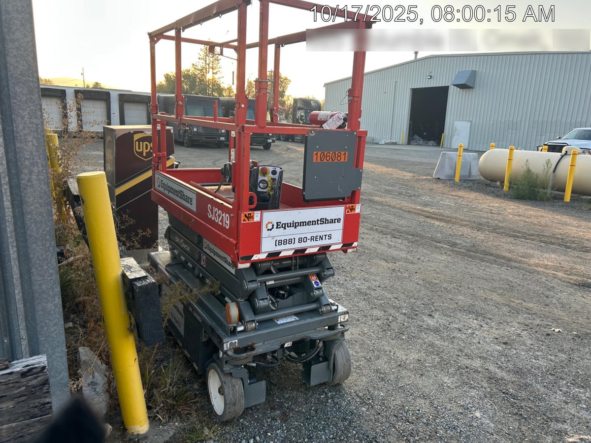 2020 Skyjack SJIII-3219 Solid NM Tires, Half height spring hinged entry gate, Dual Beacons, 800W Inverter