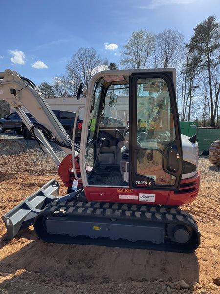 2021 TAKEUCHI TB250-2C