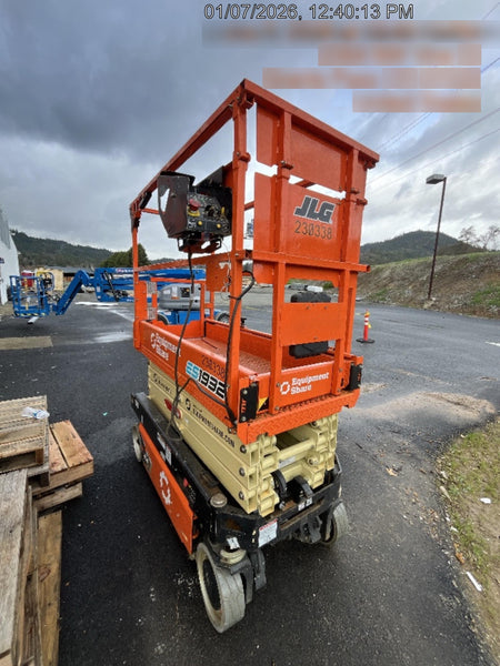 2022 JLG ES1932