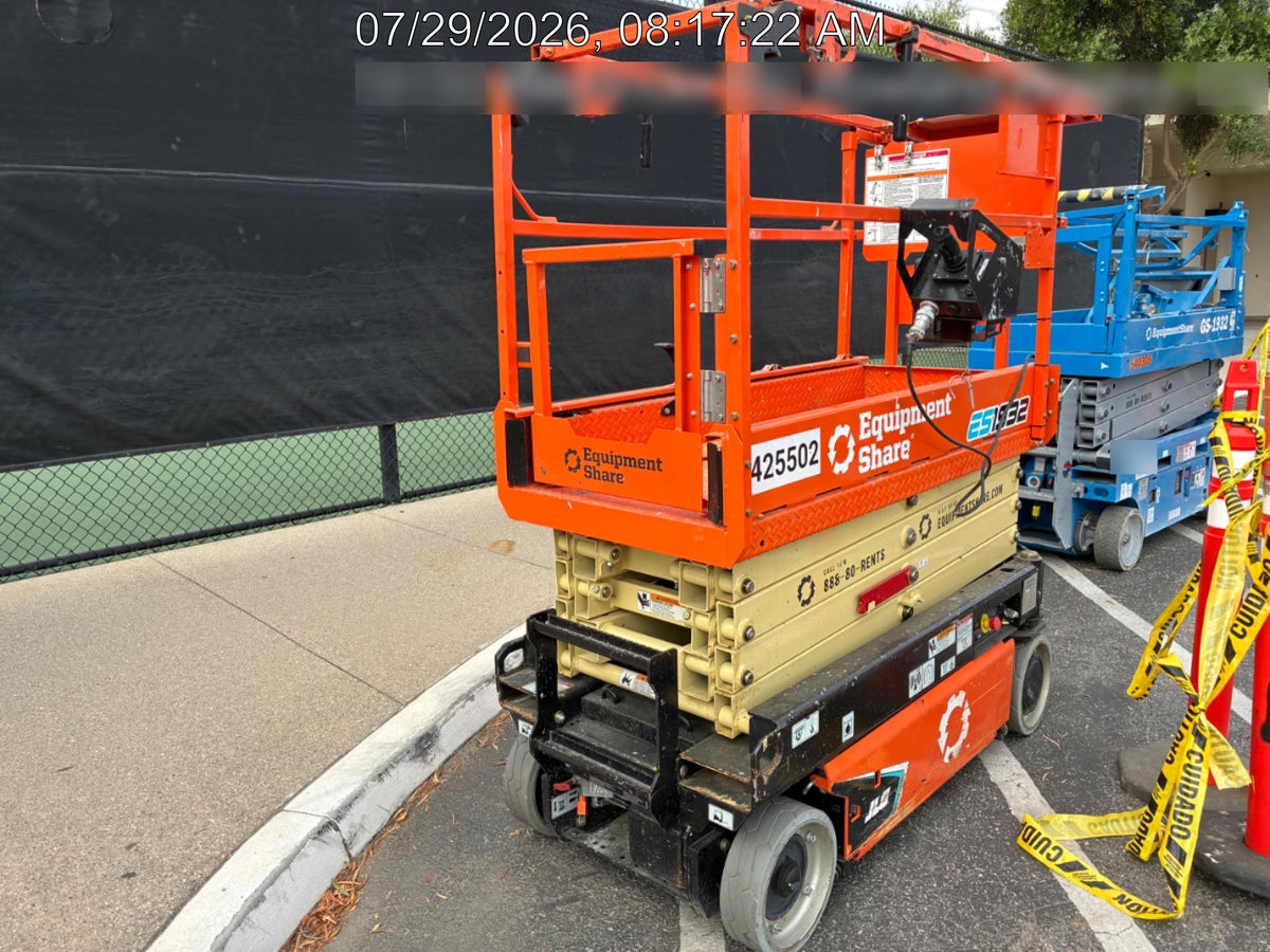 2024 JLG ES1932