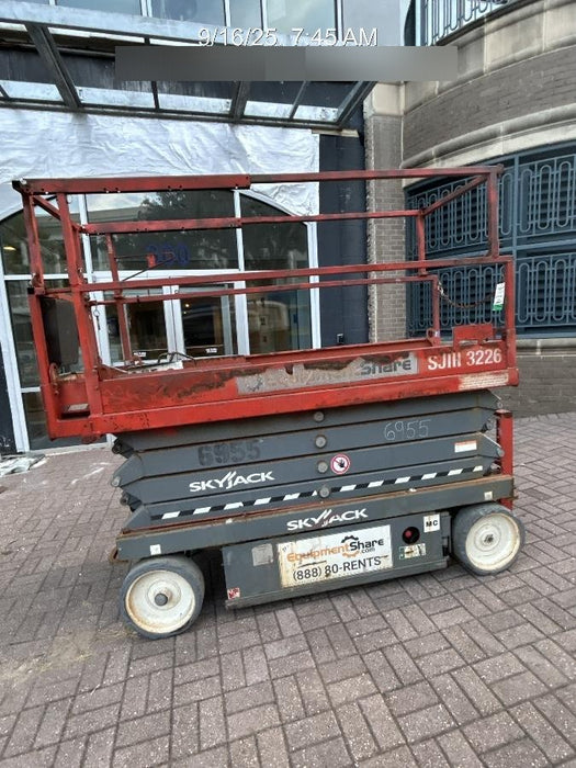 2018 Skyjack SJIII-3226 Skyjack SJIII3226 Scissor Lift w/Trojan Batteries
