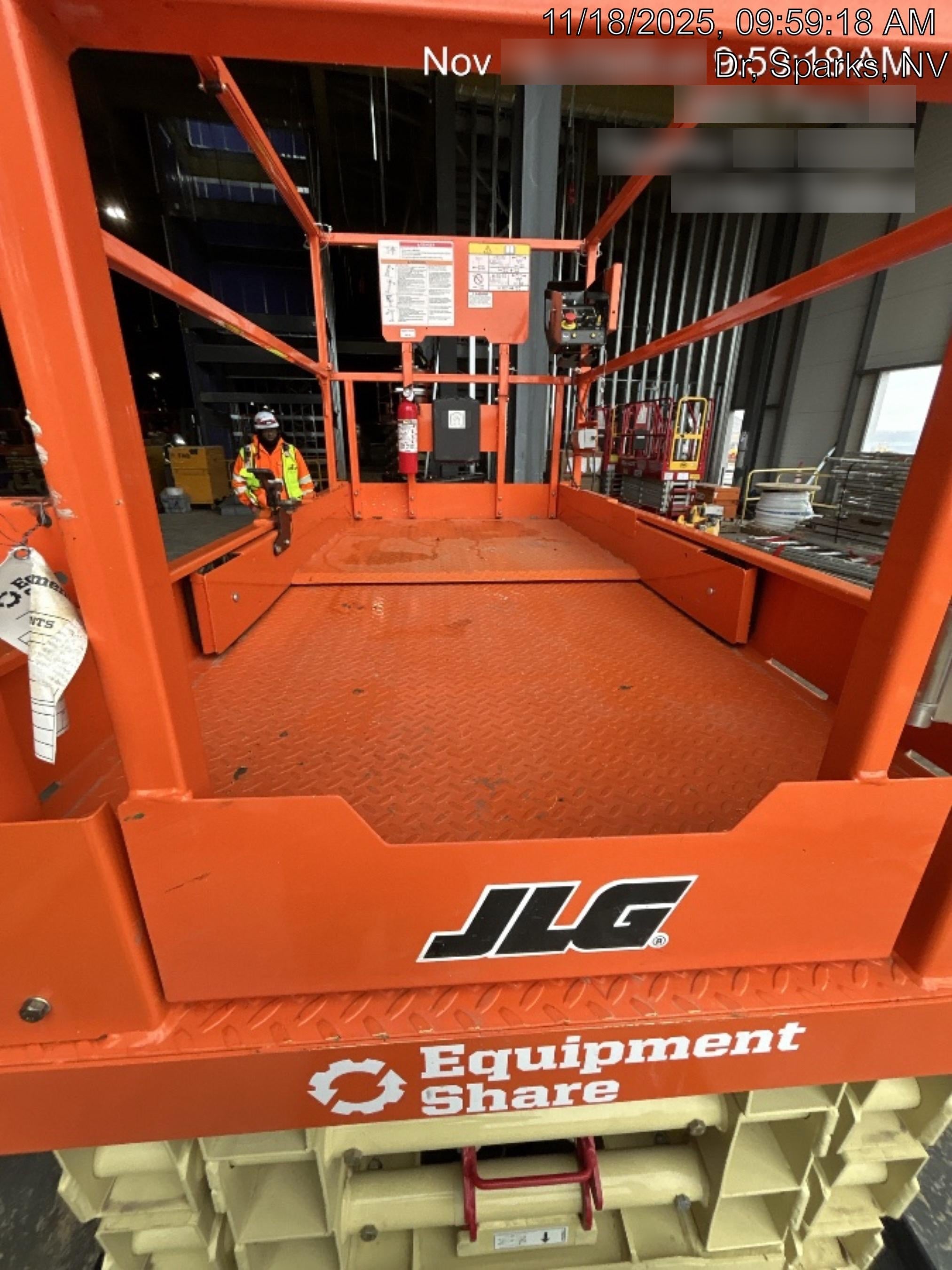 2025 JLG ES3246