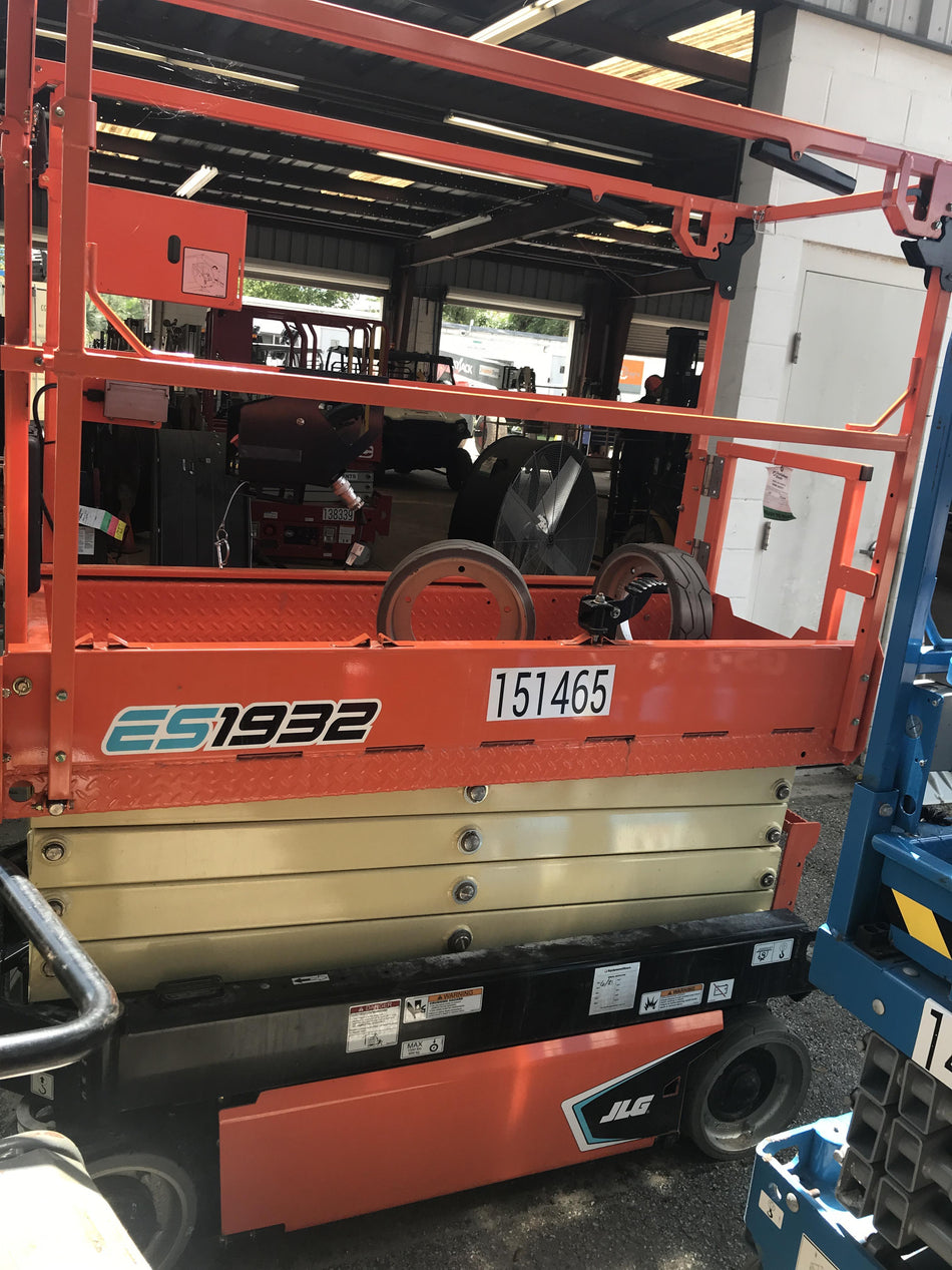 2021 JLG ES1932