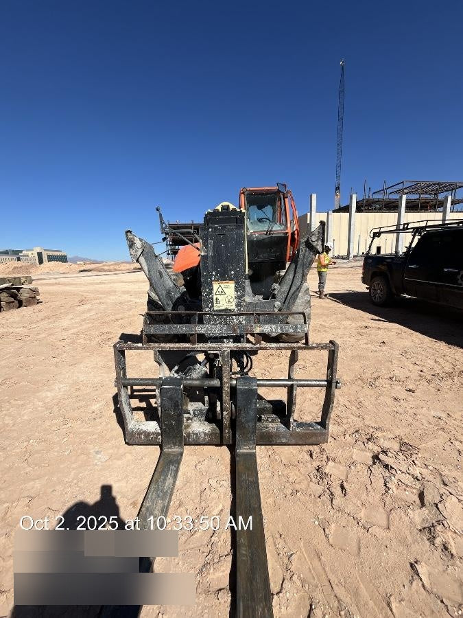 2021 JLG 1075