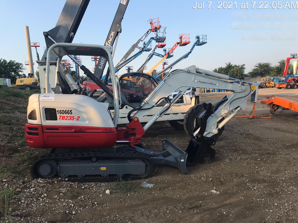 2021 TAKEUCHI TB235-2R