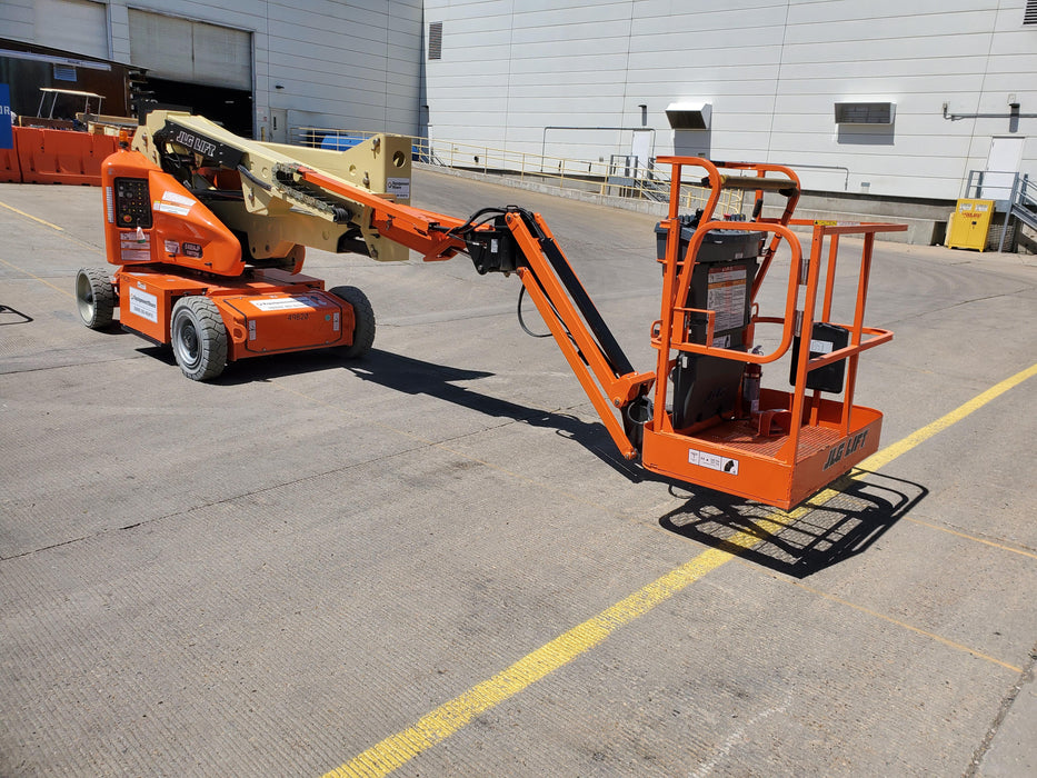 2019 JLG E400AJPN