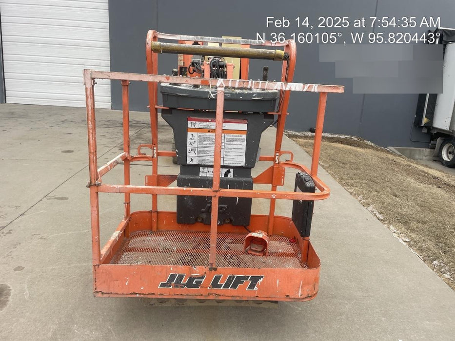 2019 JLG E300AJP