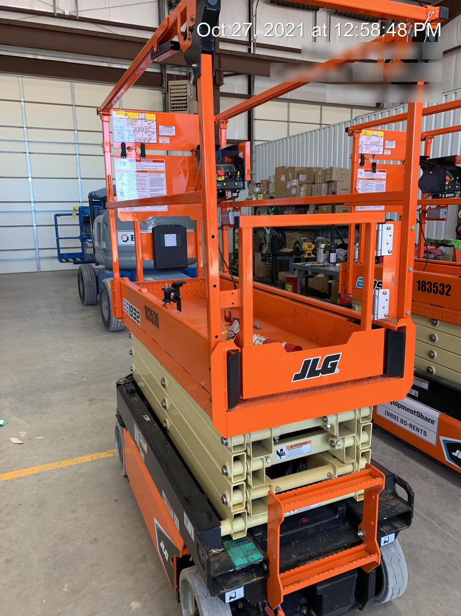 2021 JLG ES1932