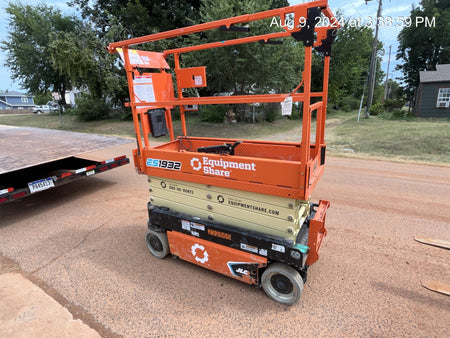2022 JLG ES1932
