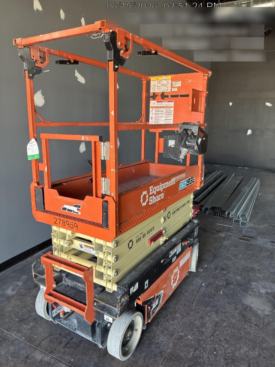 2022 JLG ES1932